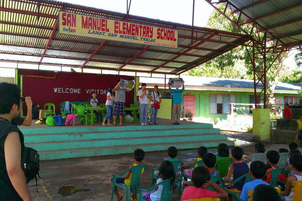 フィリピンのターラックの地元小学校