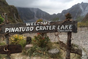 クラーク留学の週末旅行で人気のピナツボ火山ツアー