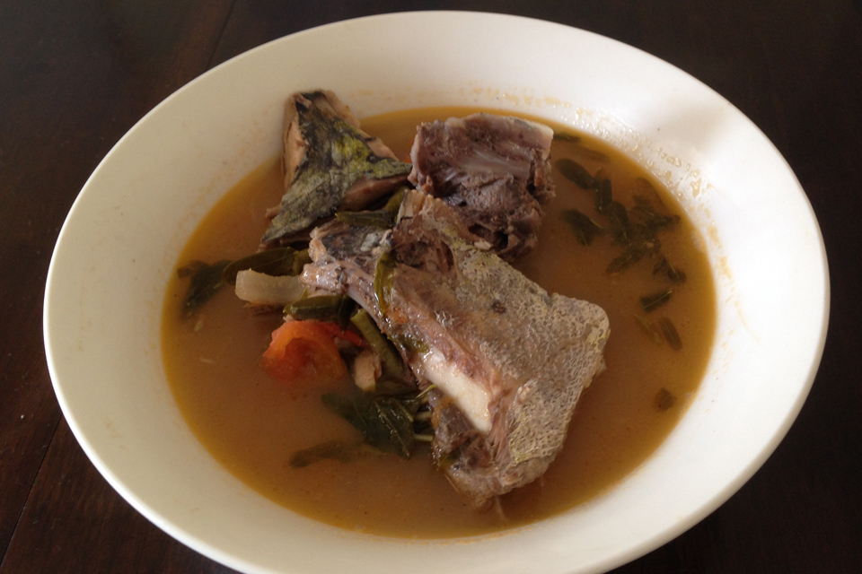 フィリピンのシニガンスープはトムヤムクンに似てて酸っぱい
