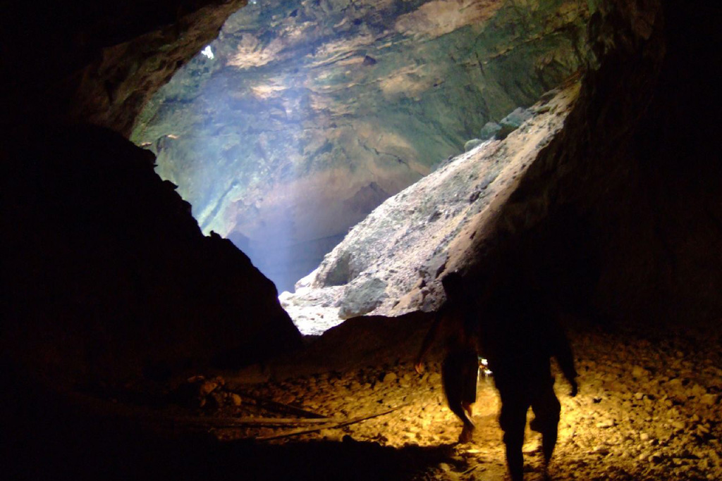 セブ観光でオススメはアルガオのアグタケーブ洞窟