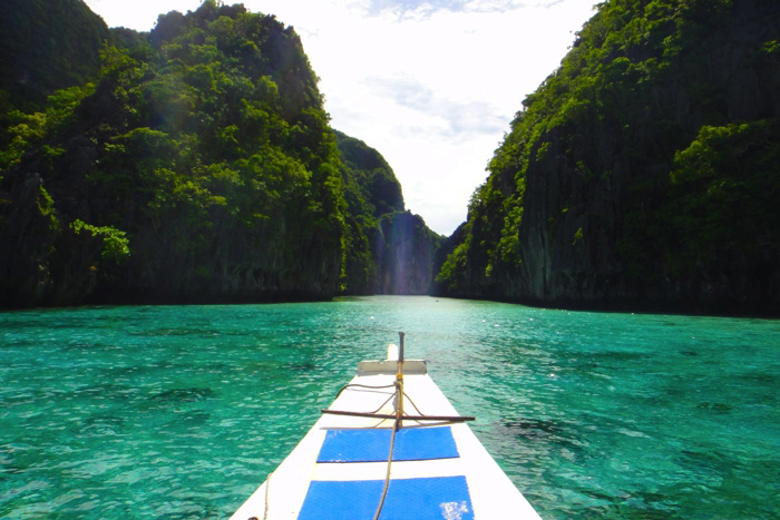 フィリピン最後の秘境エルニドは有名な場所。大理石の奇岩に囲まれ、別名「神々の島」と呼ばれる。