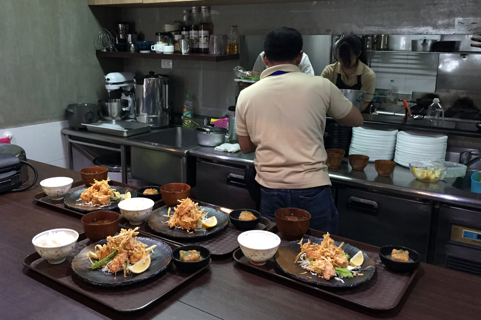 セブ島で人気のHowdyの食事は完全な日本食料理。セブで一番