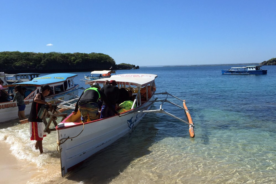 フィリピン留学でターラックに行くと、週末旅行はハンドレッドアイランド（Hundred Islands）のアイランドホッピングが定番