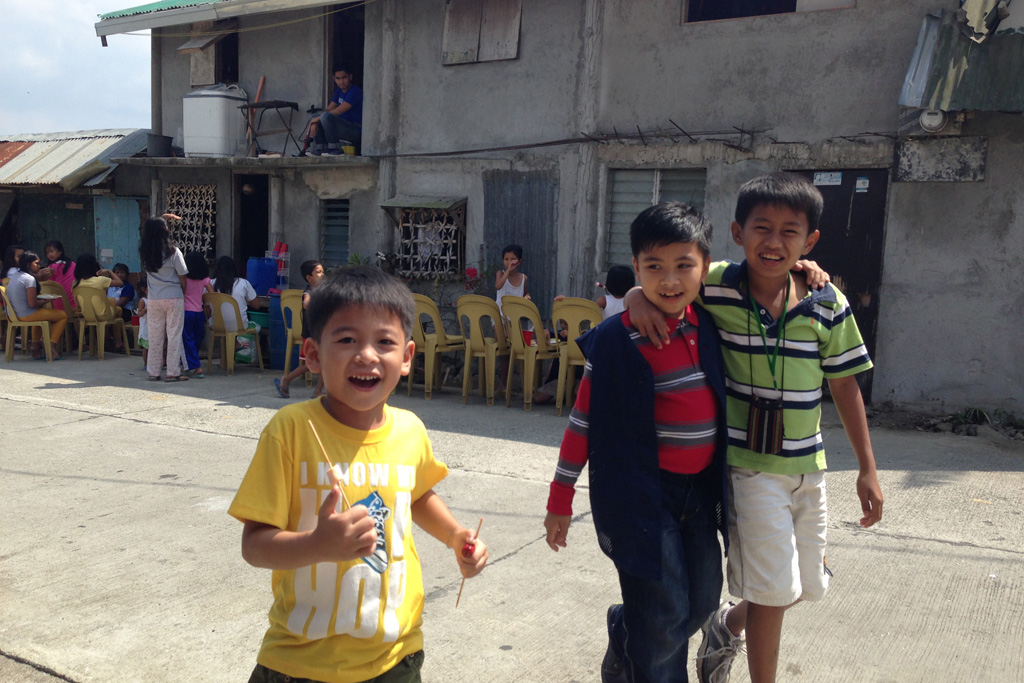 フィリピンのタガイタイの子供達