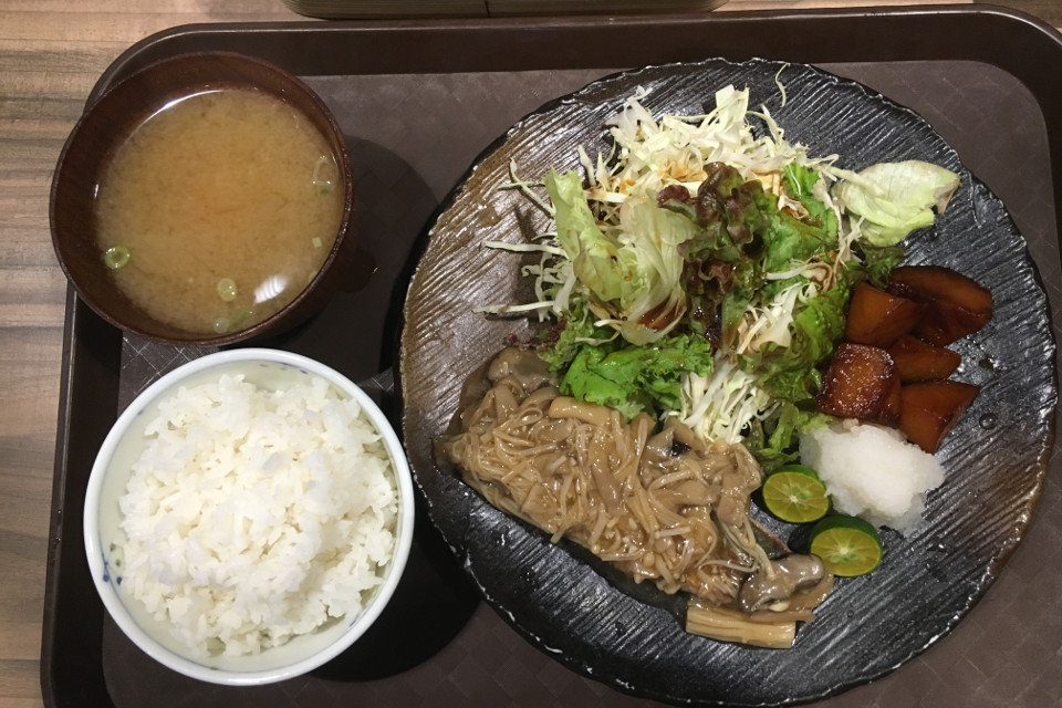 学校の食事 セブのHowdyのランチ 日本のシェフが作っている。