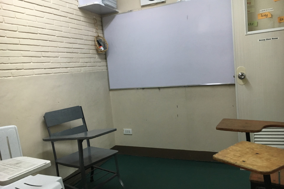セブ島にある自由な学校CEGAのグループクラスの教室