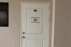 iYESのオフィスのドア