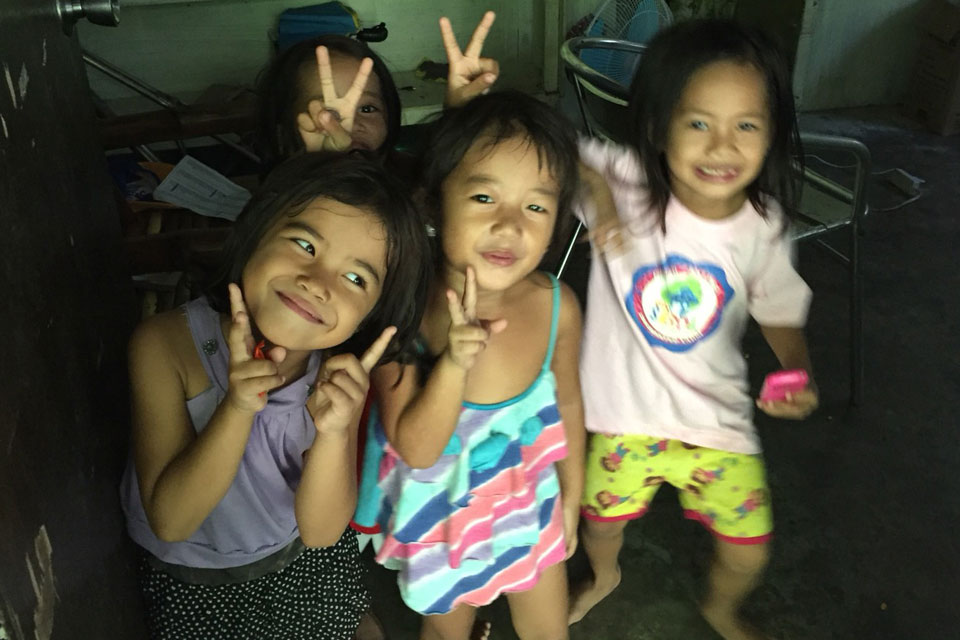 フィリピンのNGO GK敷地内の子供たち