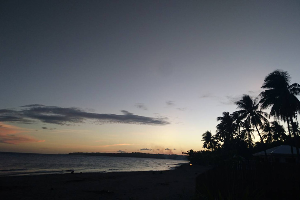 フィリピンのドゥマゲテのビーチの夕焼け
