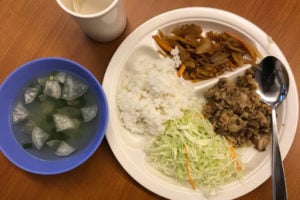 学校の食事 セブのZEN 生姜焼き定食