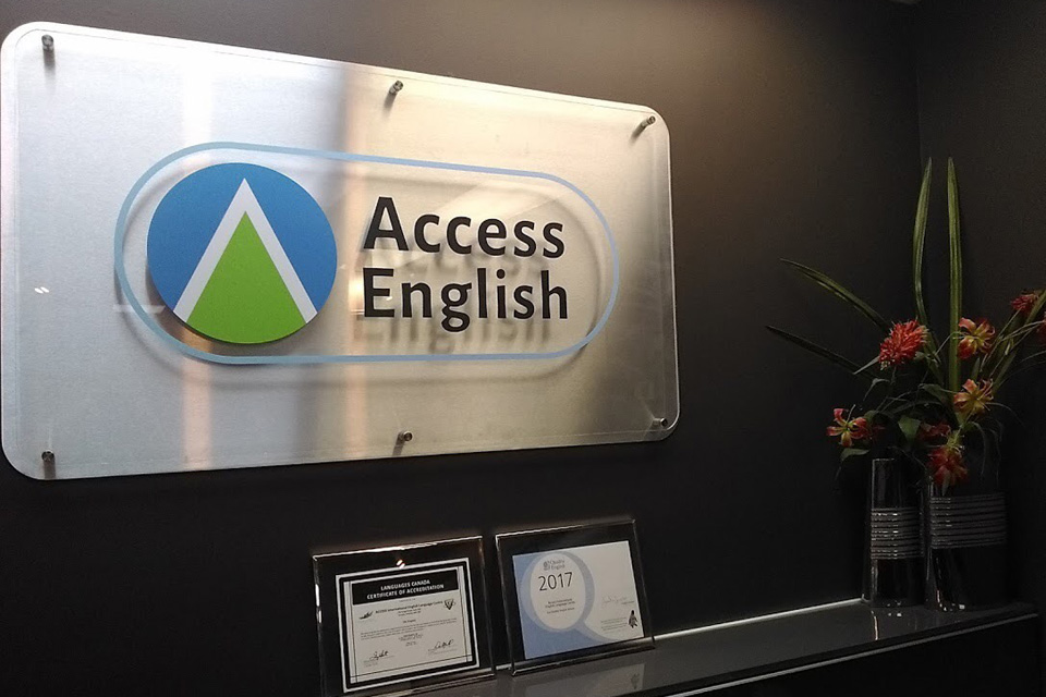 カナダのトロントにある英語学校Accessの受付