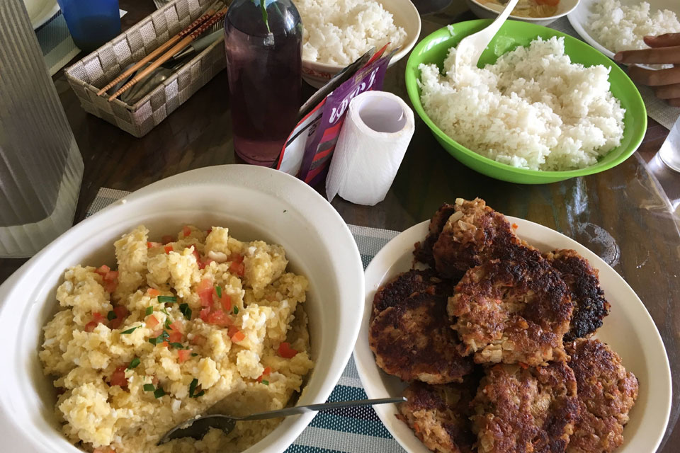 DETiの食事はヘルシーなフィリピン料理、たまに和食
