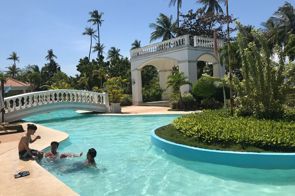 オランゴ島の人気リゾートホテルのカサ ブランカのプール