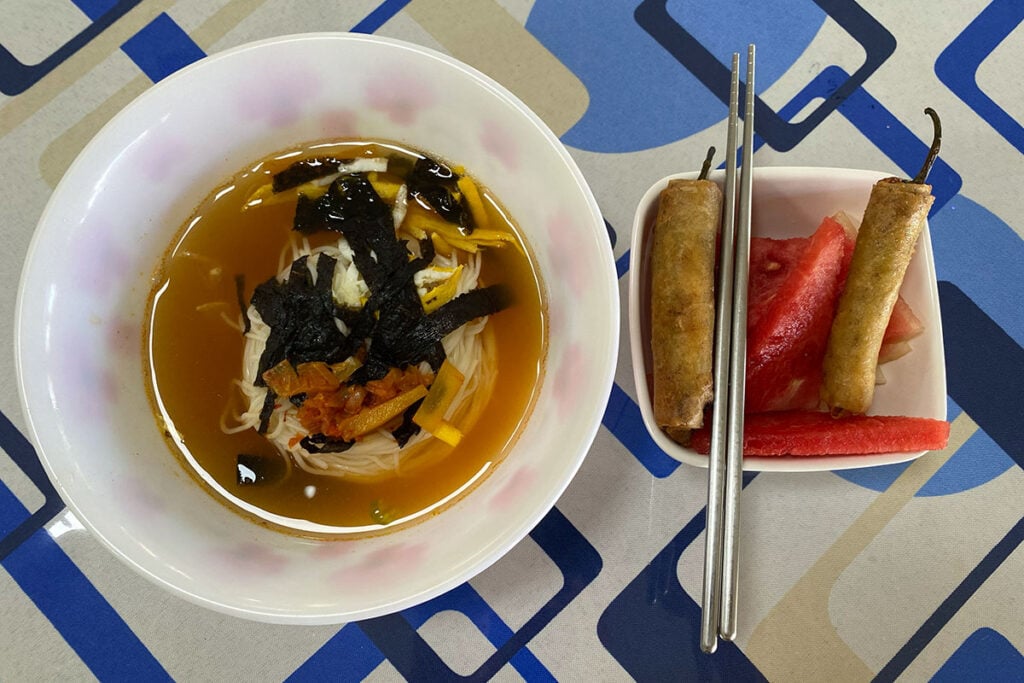 韓国ヌードル ダイナマイト スイカ セブの学校ELSAの食事 4月20日ランチ