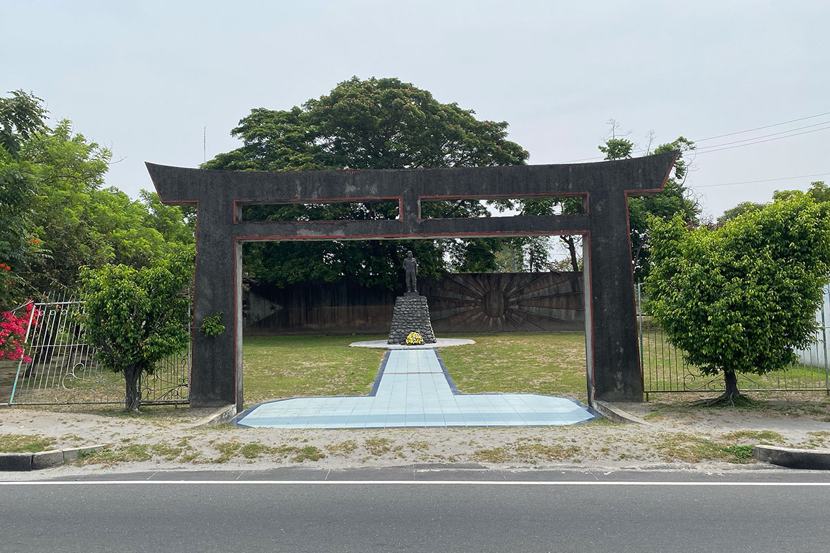 マバラカットの神風東飛行場平和記念碑を訪問！カミカゼ特攻隊が飛び立った歴史的な場所