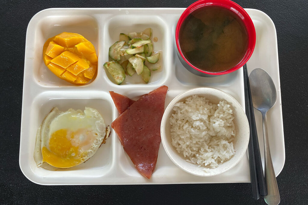 マンゴー CEGA セブ 学校の食事 朝食