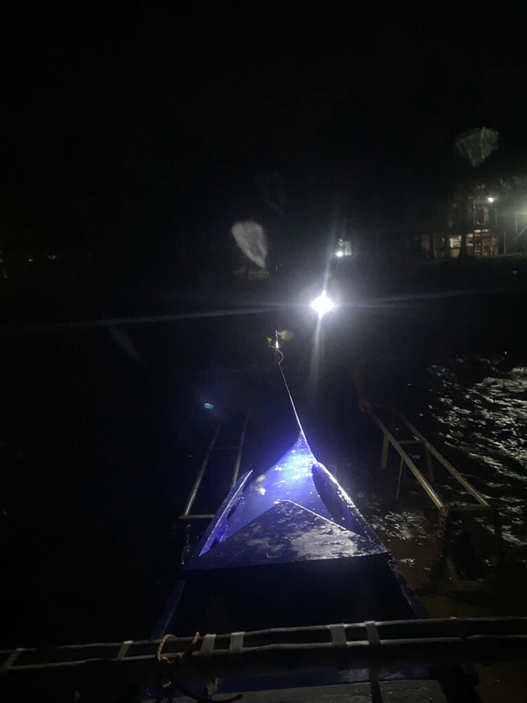 セブの田舎でボート夜釣り