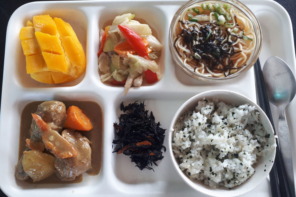日本食 CEGA セブ 学校の食事