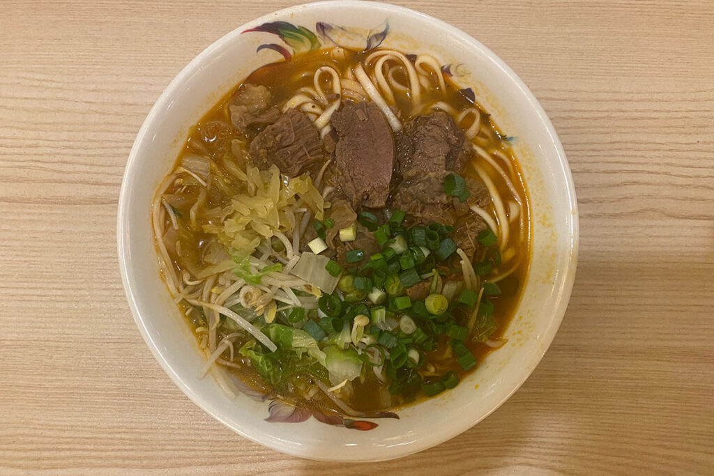 セブの学校の食事 牛肉麺