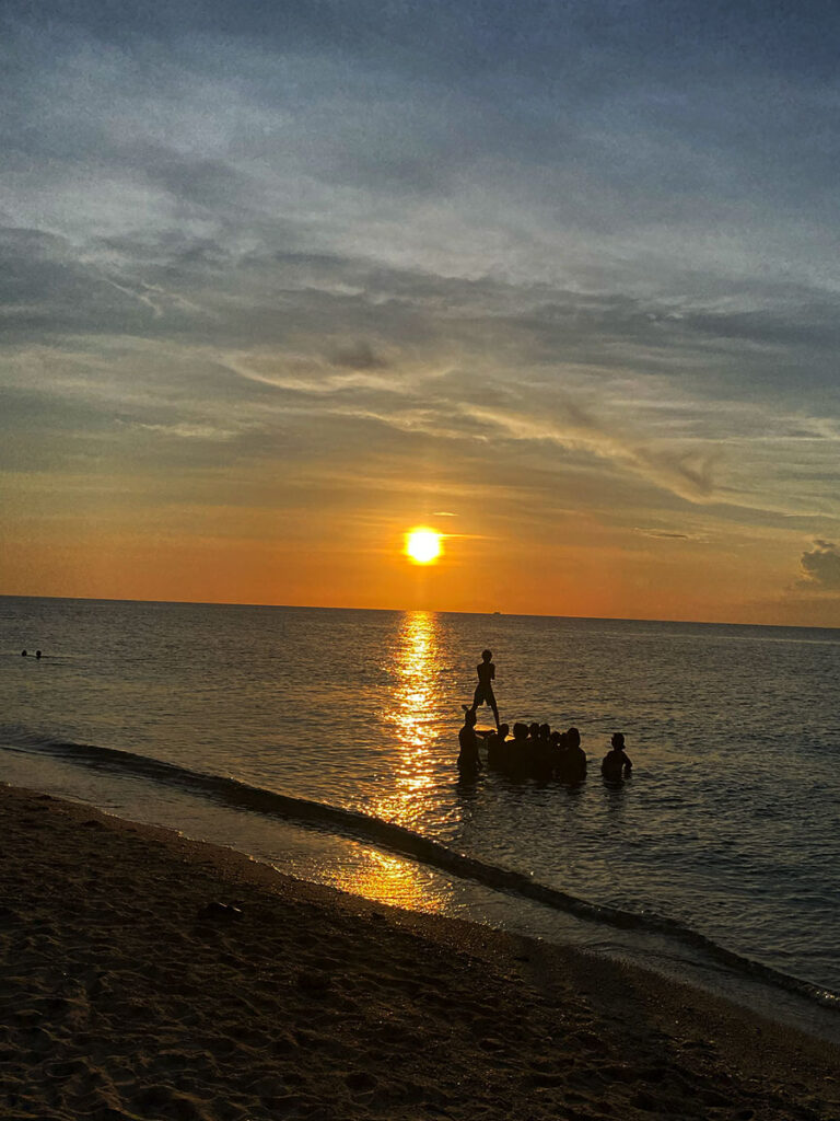 プカシェルビーチの夕陽