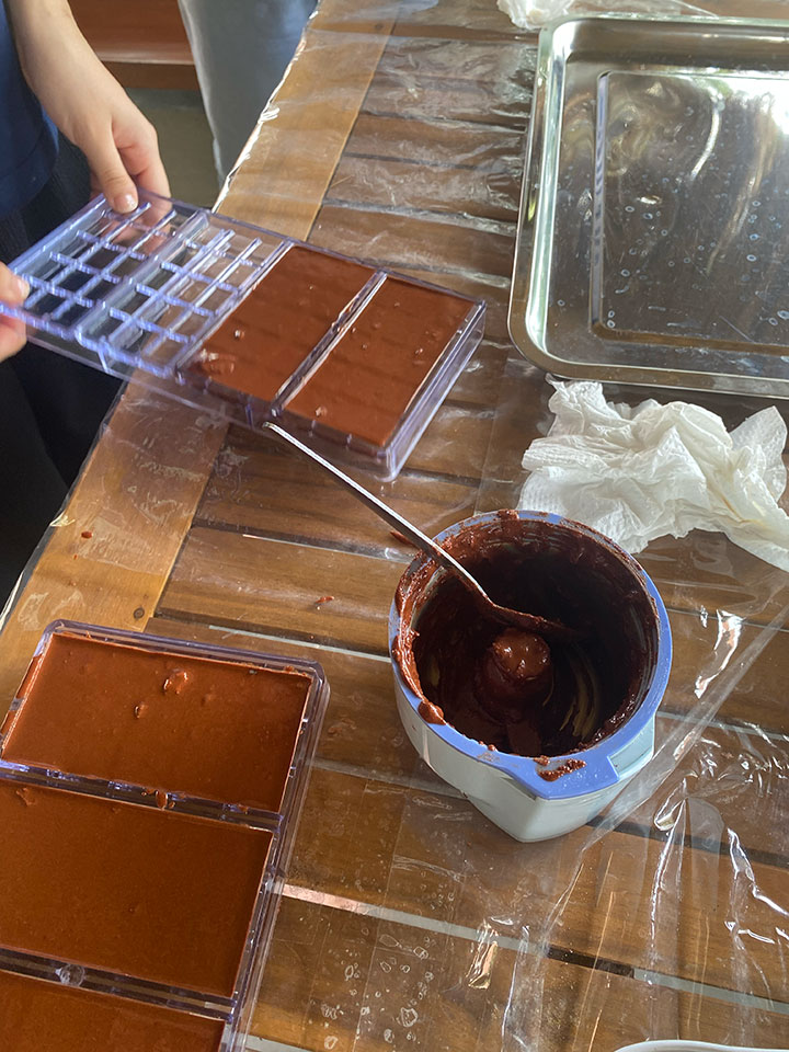 フィリピンの田舎で学ぶチョコレート作り